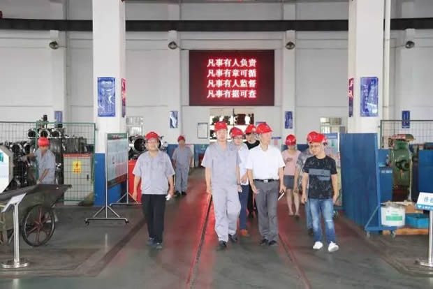 總工會(huì)領(lǐng)導(dǎo)及專(zhuān)家指導(dǎo)我司職業(yè)衛(wèi)生安全防護(hù)工作(圖3)