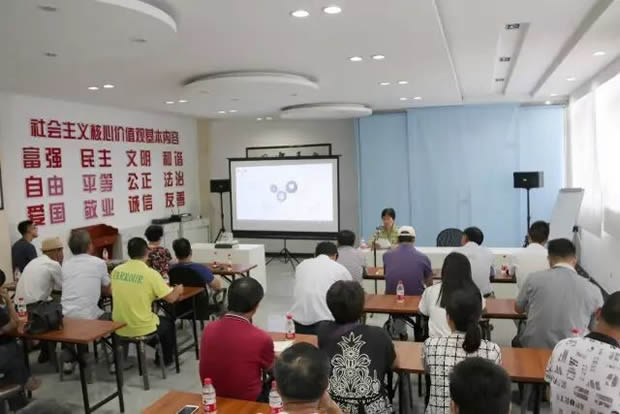 華亭鎮(zhèn)宣講團(tuán)成員吳建芬