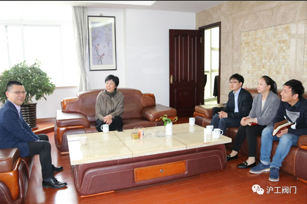 �Aͤ��hί��ӛ�����ڜ����y�T�{�У��D2��