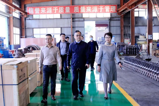 嘉定區(qū)委常委、組織部部長姚衛(wèi)華蒞臨上海滬工閥門廠(集團)有限公司開展走訪調(diào)研工作(圖2)